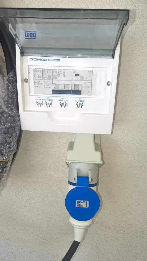 Quadro do carregador de carro elétrico com DPS, disjuntor geral e DR